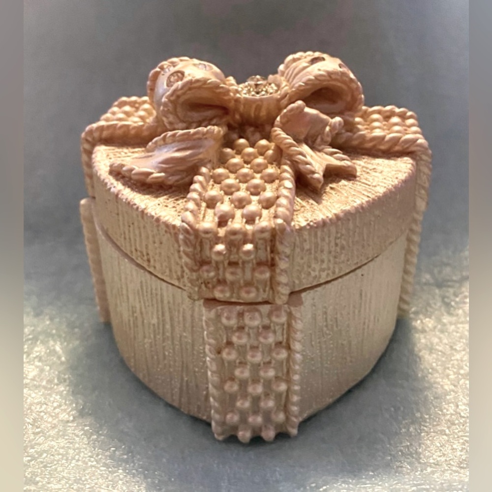 Beautiful Santini Heart Trinket Box